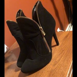 Suede black zipper Booties